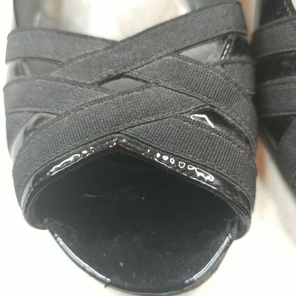 Stuart Weitzman Heels Black Patent Leather Peep To - Picture 2 of 8